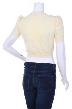 Дамска жилетка Charlotte Russe2 - Contour.bg Дамска жилетка Charlotte Russe2