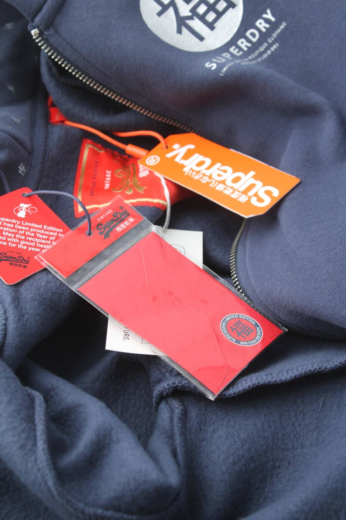 Дамски суичър Superdry3