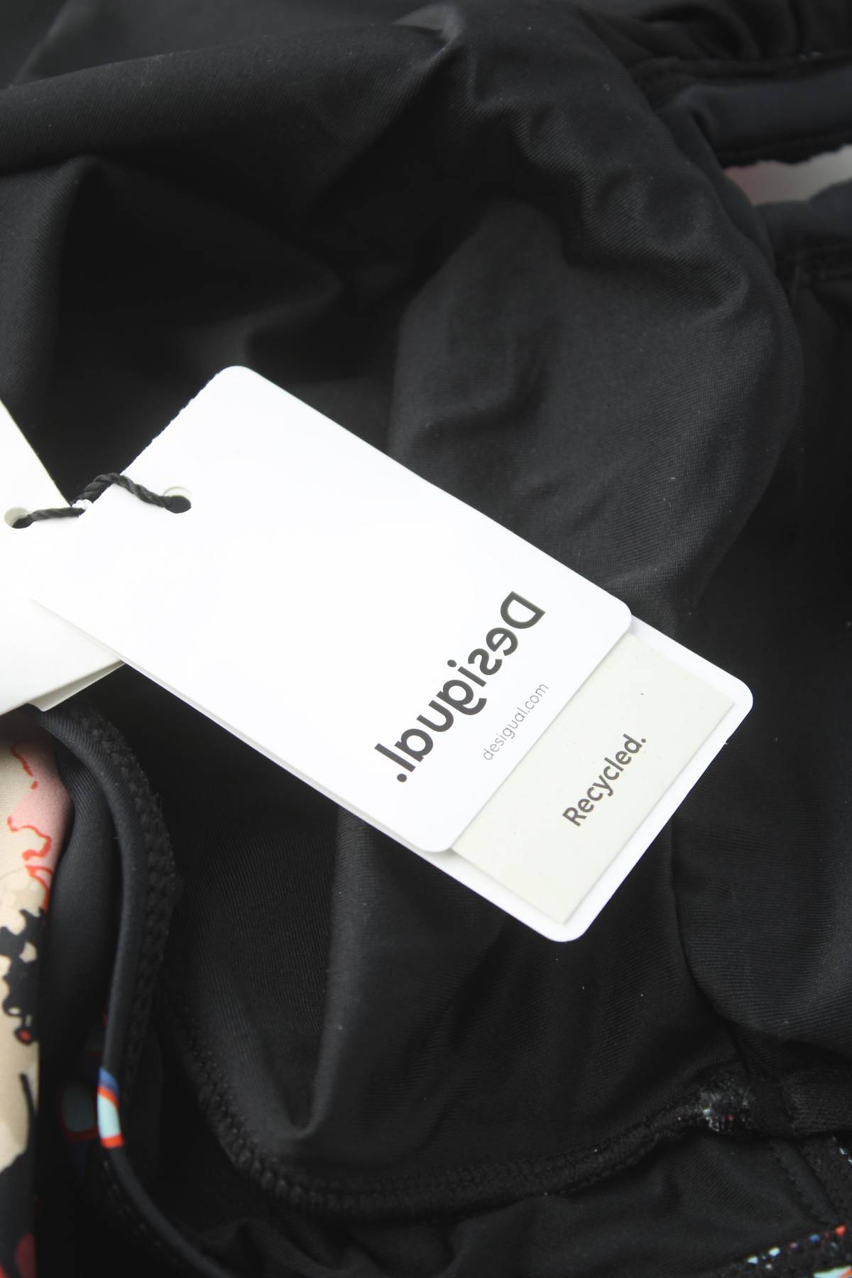 Цял бански Desigual3