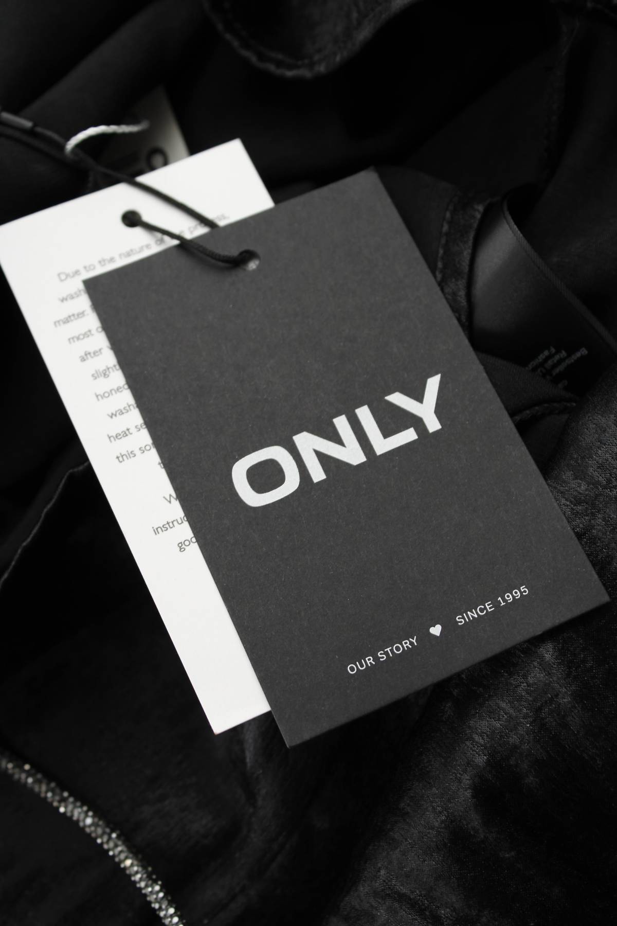 Γυναικείο αμάνικο Only3 - Contourshop.gr Γυναικείο αμάνικο Only3