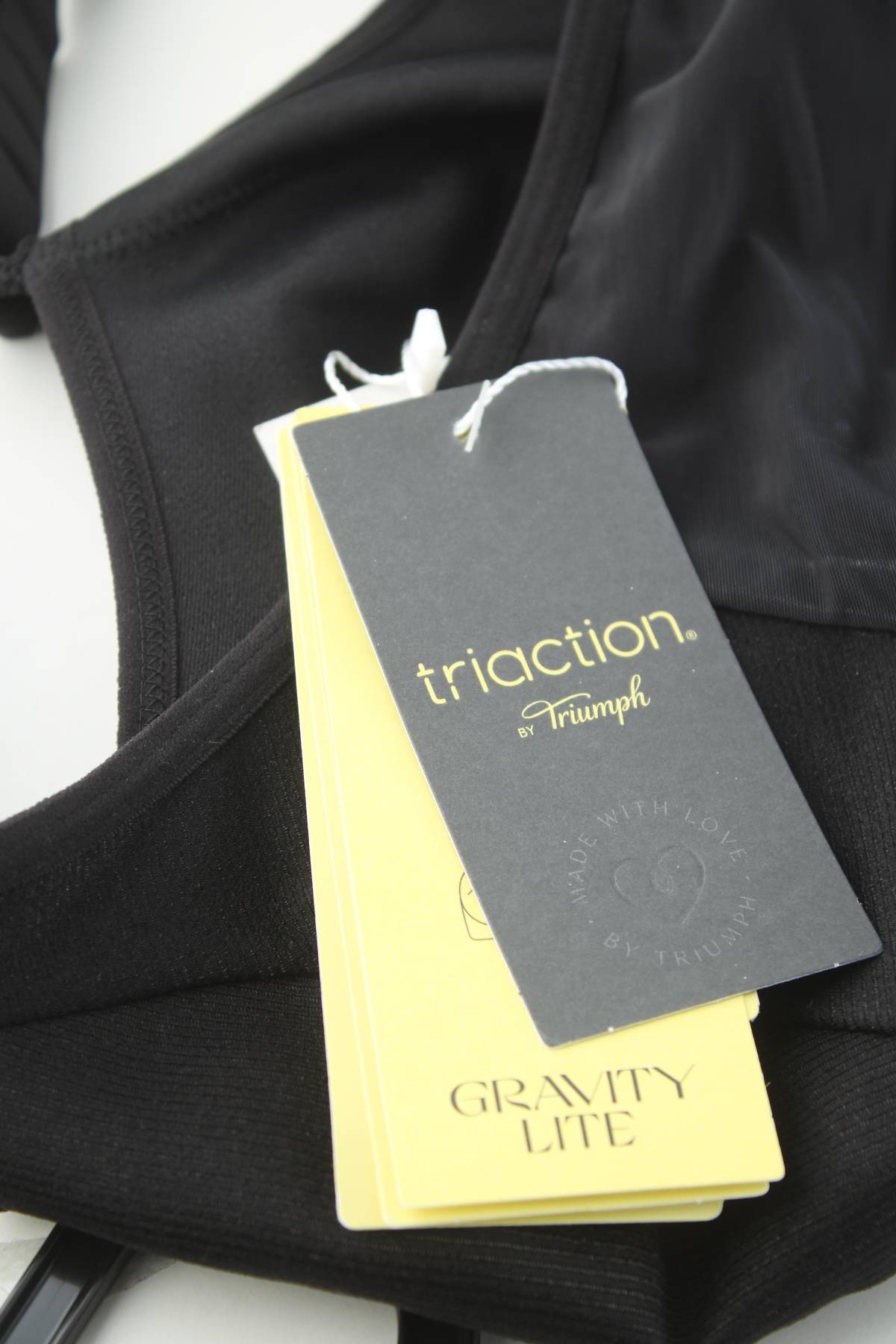 Спортен сутиен Triumph Triaction3