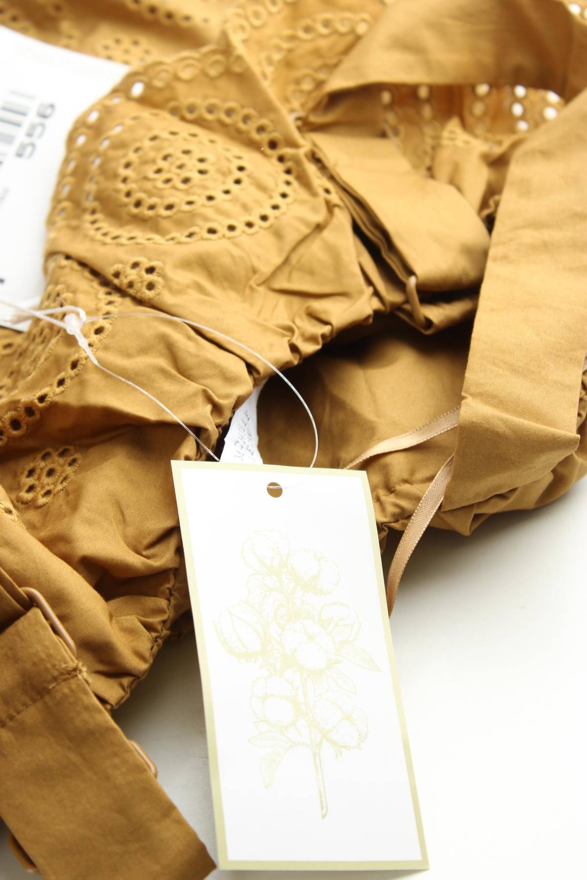 Γυναικείο αμάνικο Michelle Keegan3