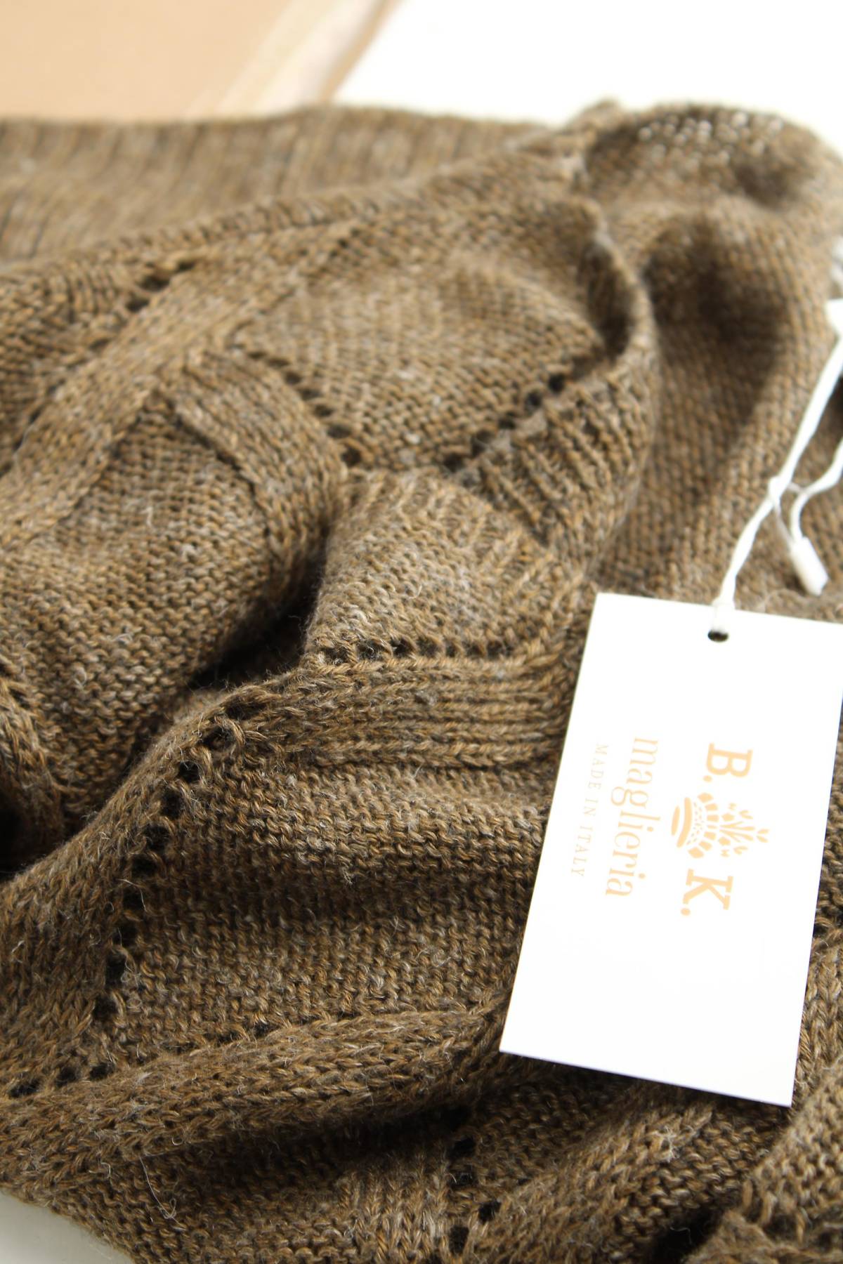 Дамски пуловер B. K.3