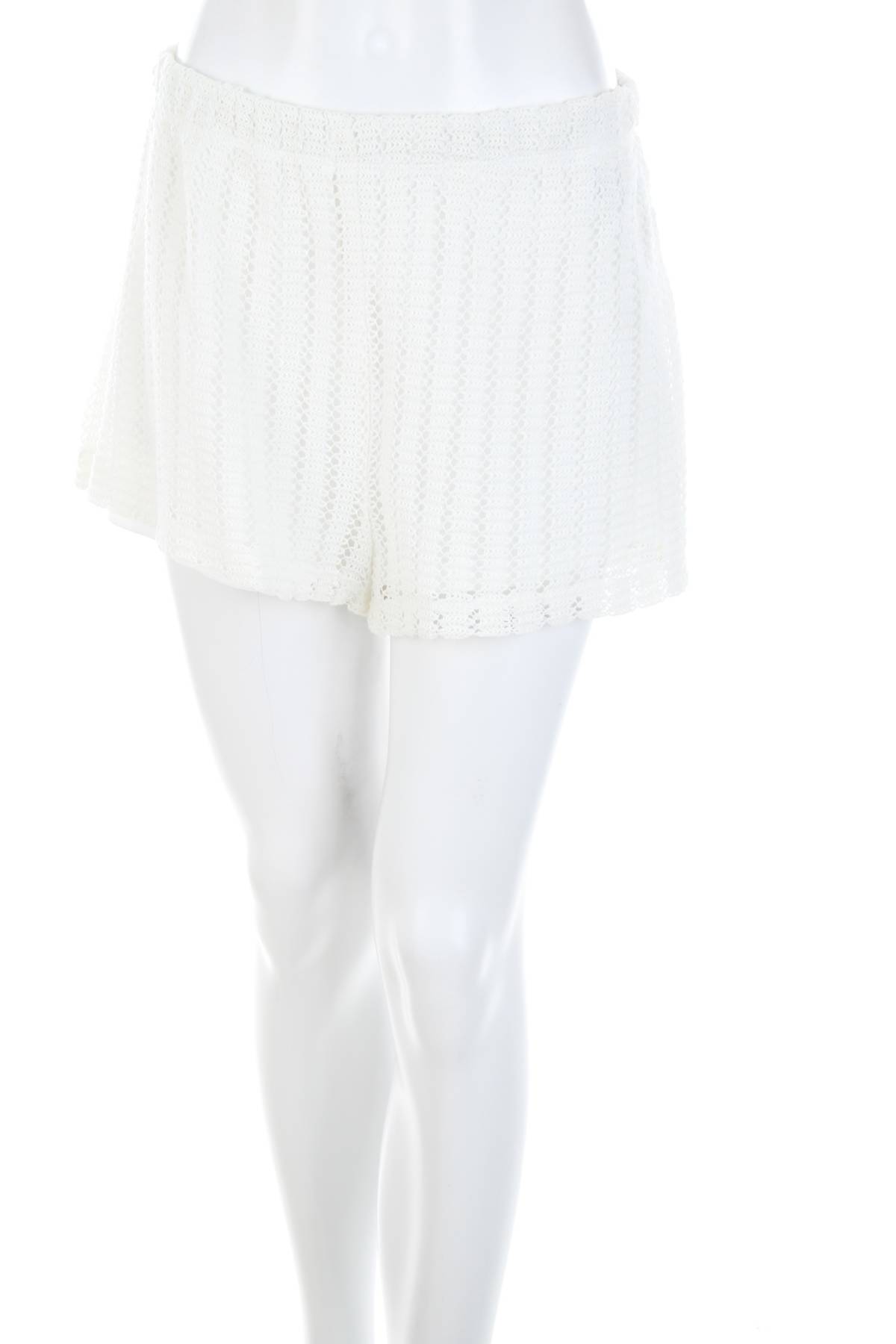 Дамски къс панталон Bershka1