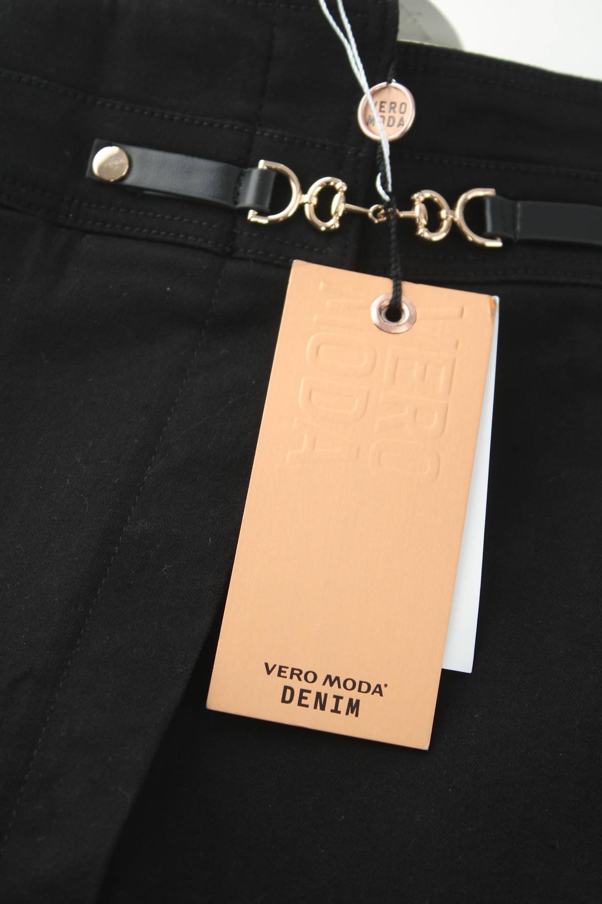 Дамски къс панталон Vero Moda3
