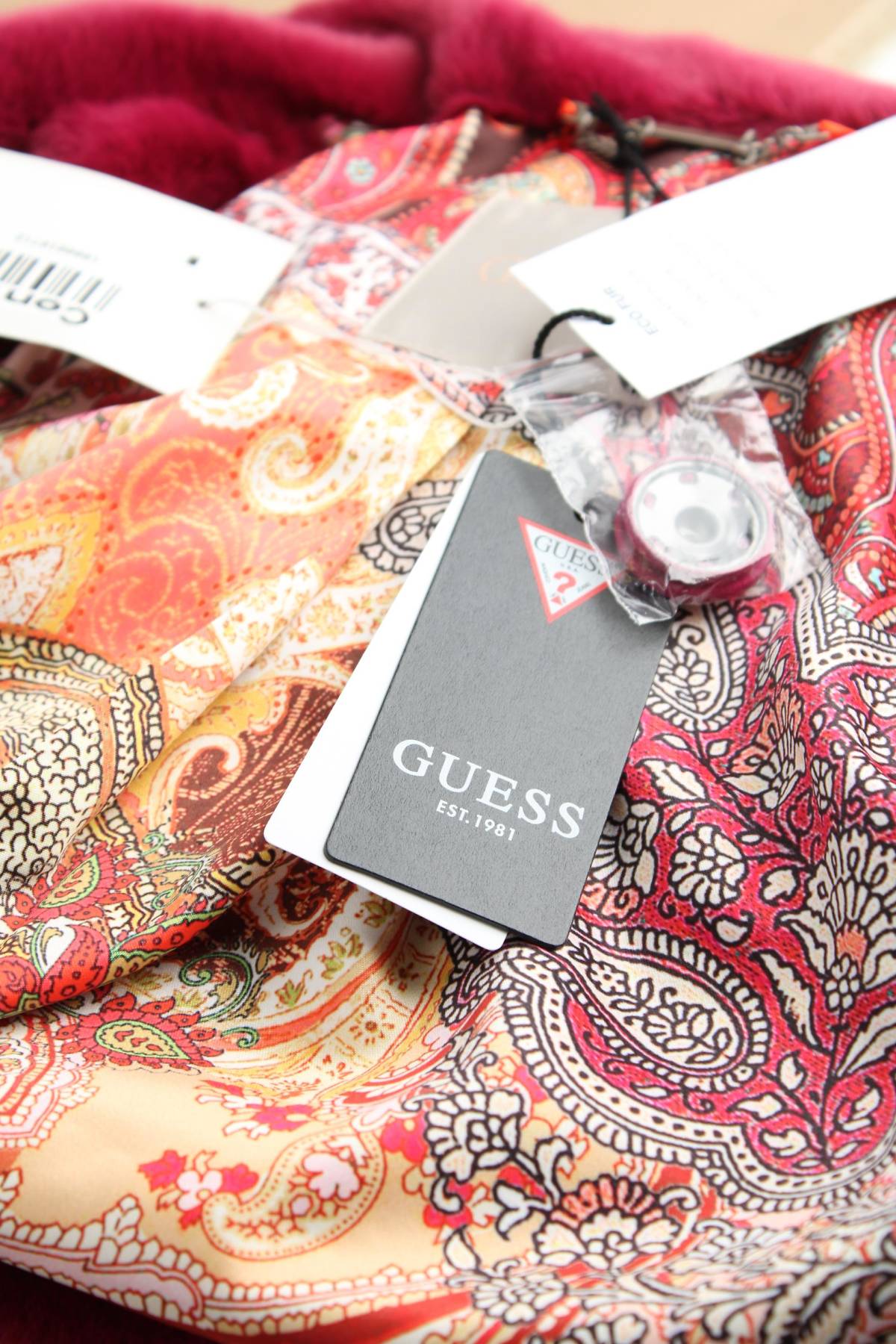 Дамско палто Guess4 - Contour.bg Дамско палто Guess4