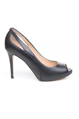 Γυναικεία παπούτσια Guess1 - Contourshop.gr Γυναικεία παπούτσια Guess1