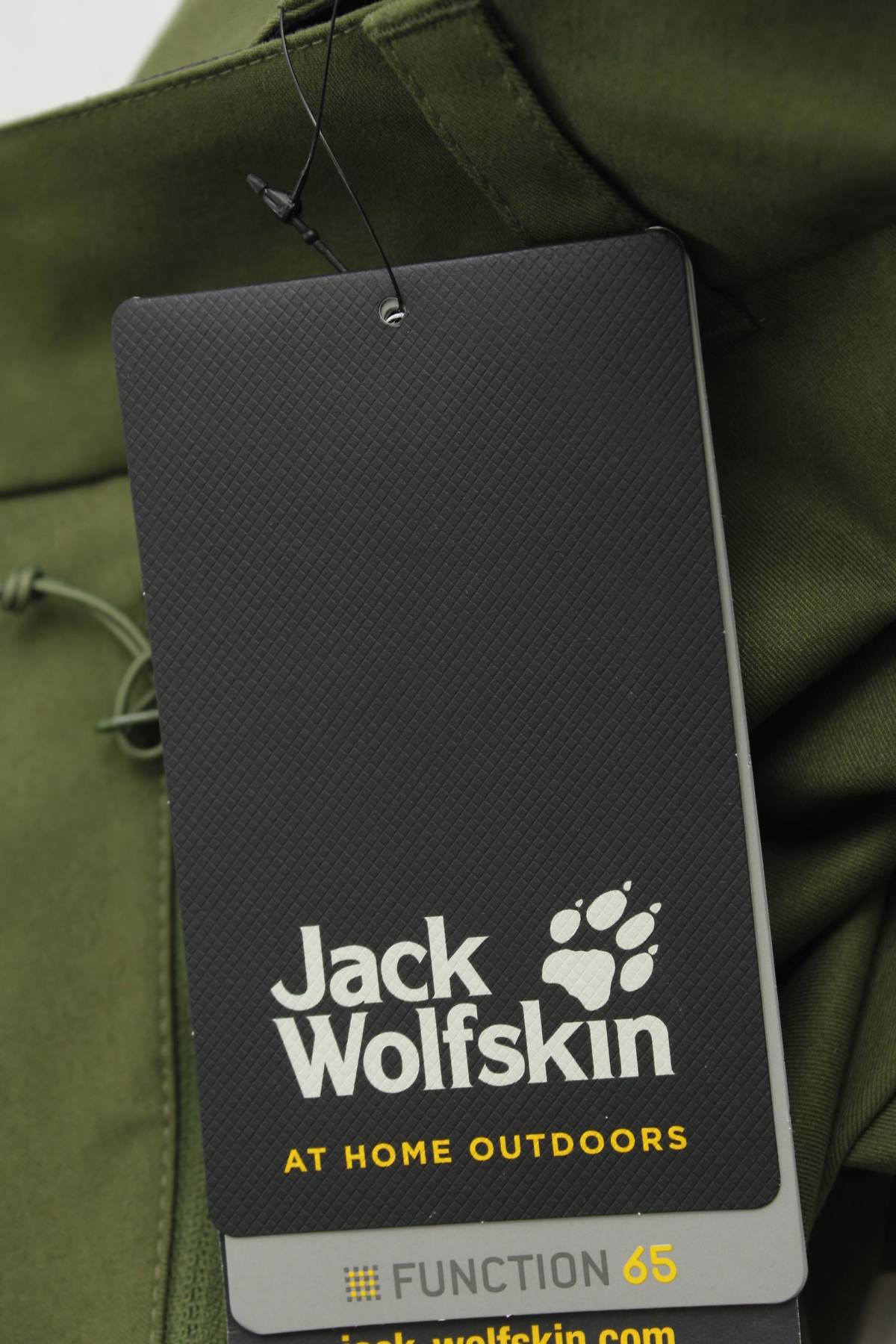 Мъжки къс спортен панталон Jack Wolfskin3 - Contour.bg Мъжки къс спортен панталон Jack Wolfskin3