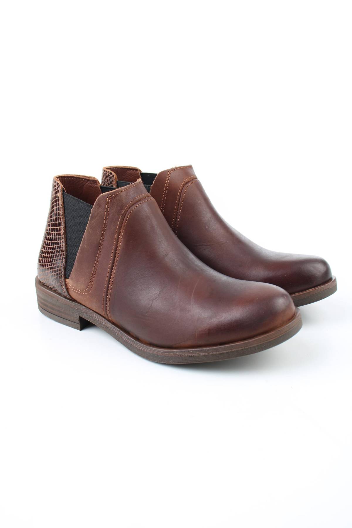 Γυναικεία μποτάκια Clarks3