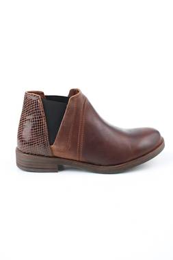 Γυναικεία μποτάκια Clarks1