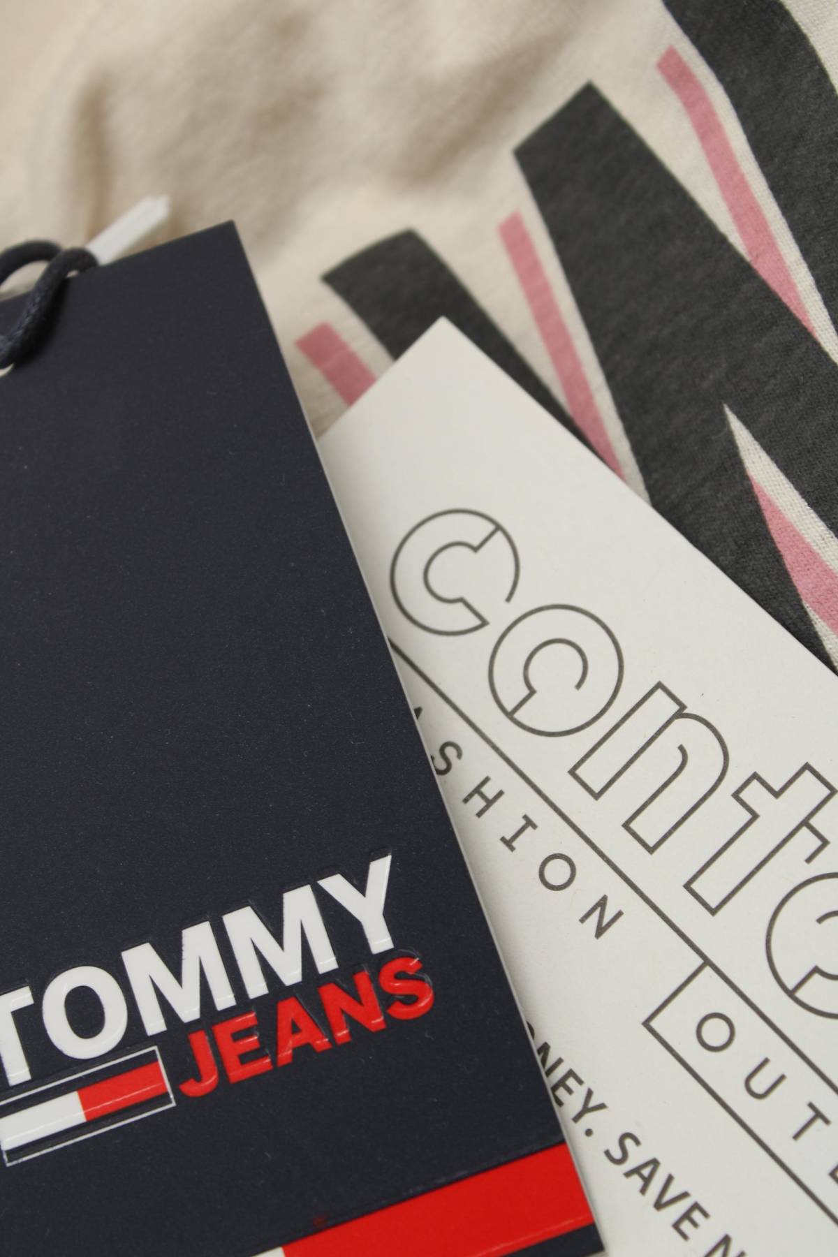 Дамска тениска Tommy Jeans3