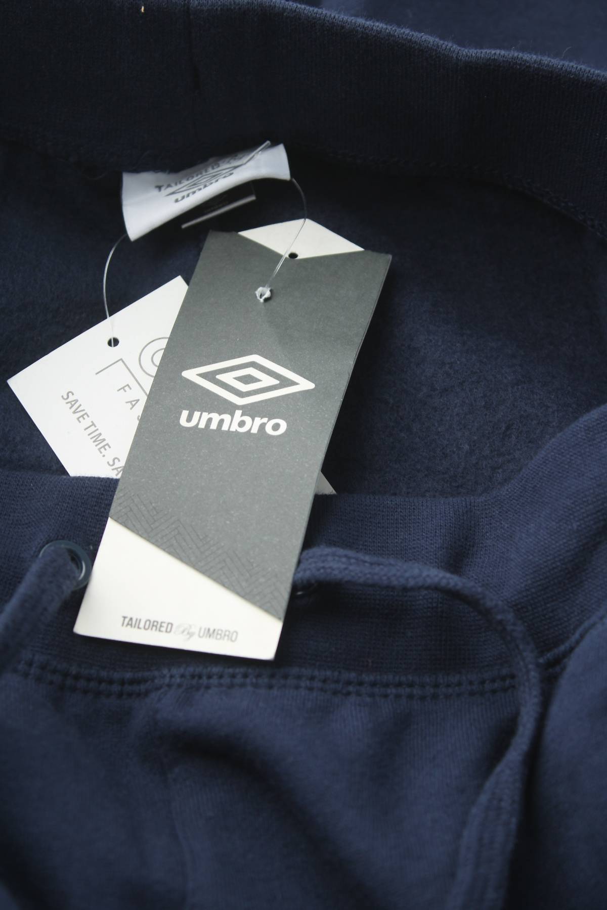 Γυναικείο αθλητικό παντελόνι Umbro3