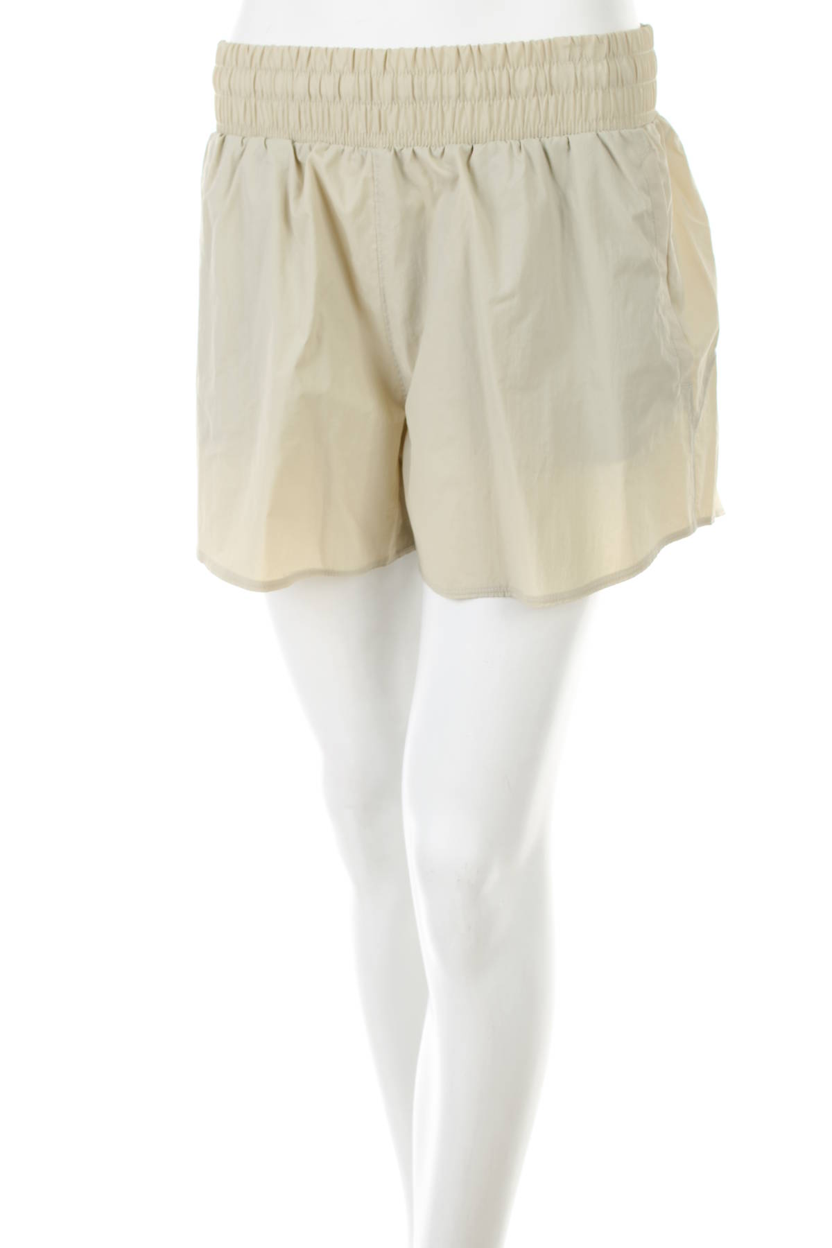 Дамски къс спортен панталон Under Armour1