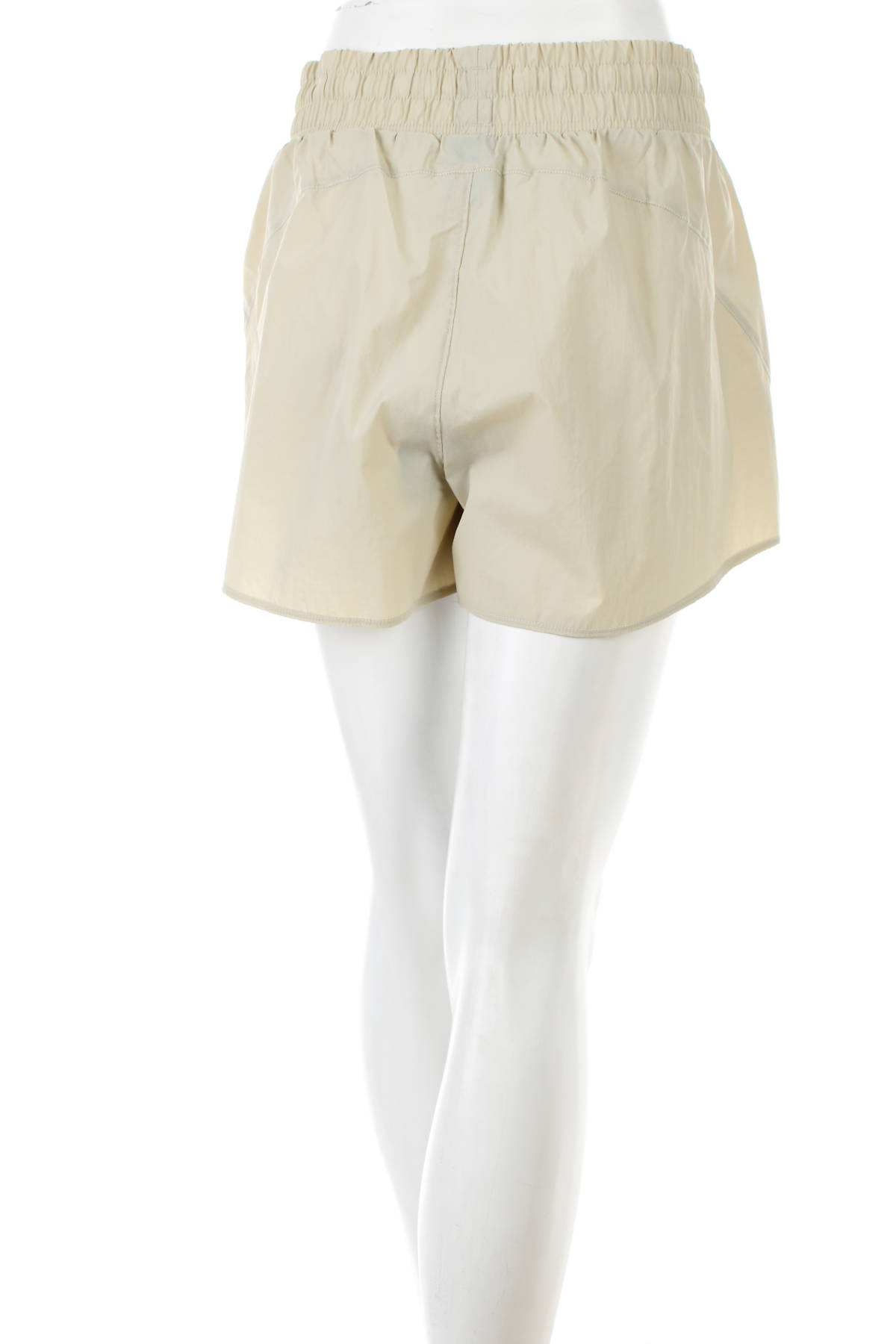 Дамски къс спортен панталон Under Armour2