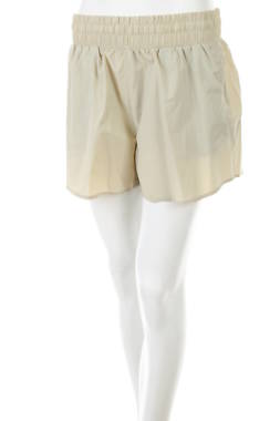 Дамски къс спортен панталон Under Armour1