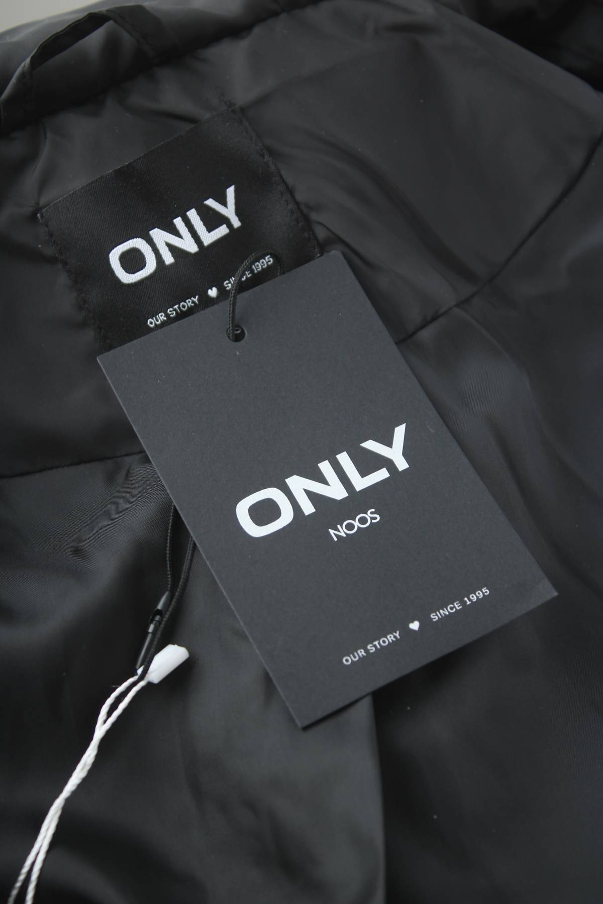 Дамско яке Only4