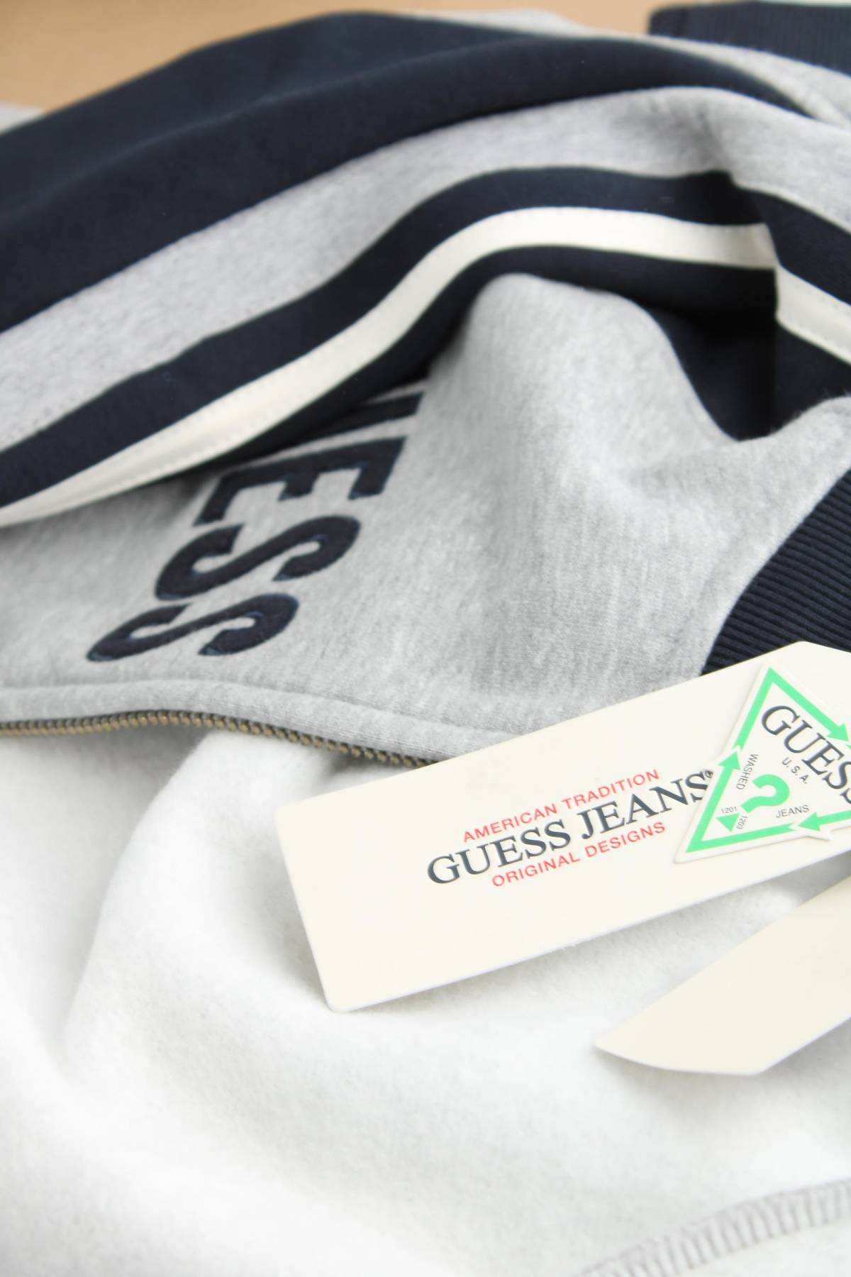 Дамско спортно горнище Guess Jeans3 - Contour.bg Дамско спортно горнище Guess Jeans3