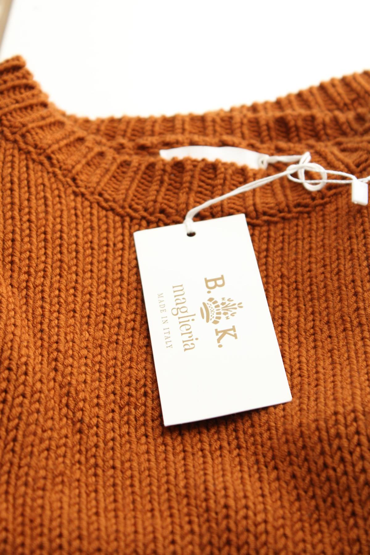 Дамски пуловер B. K.3