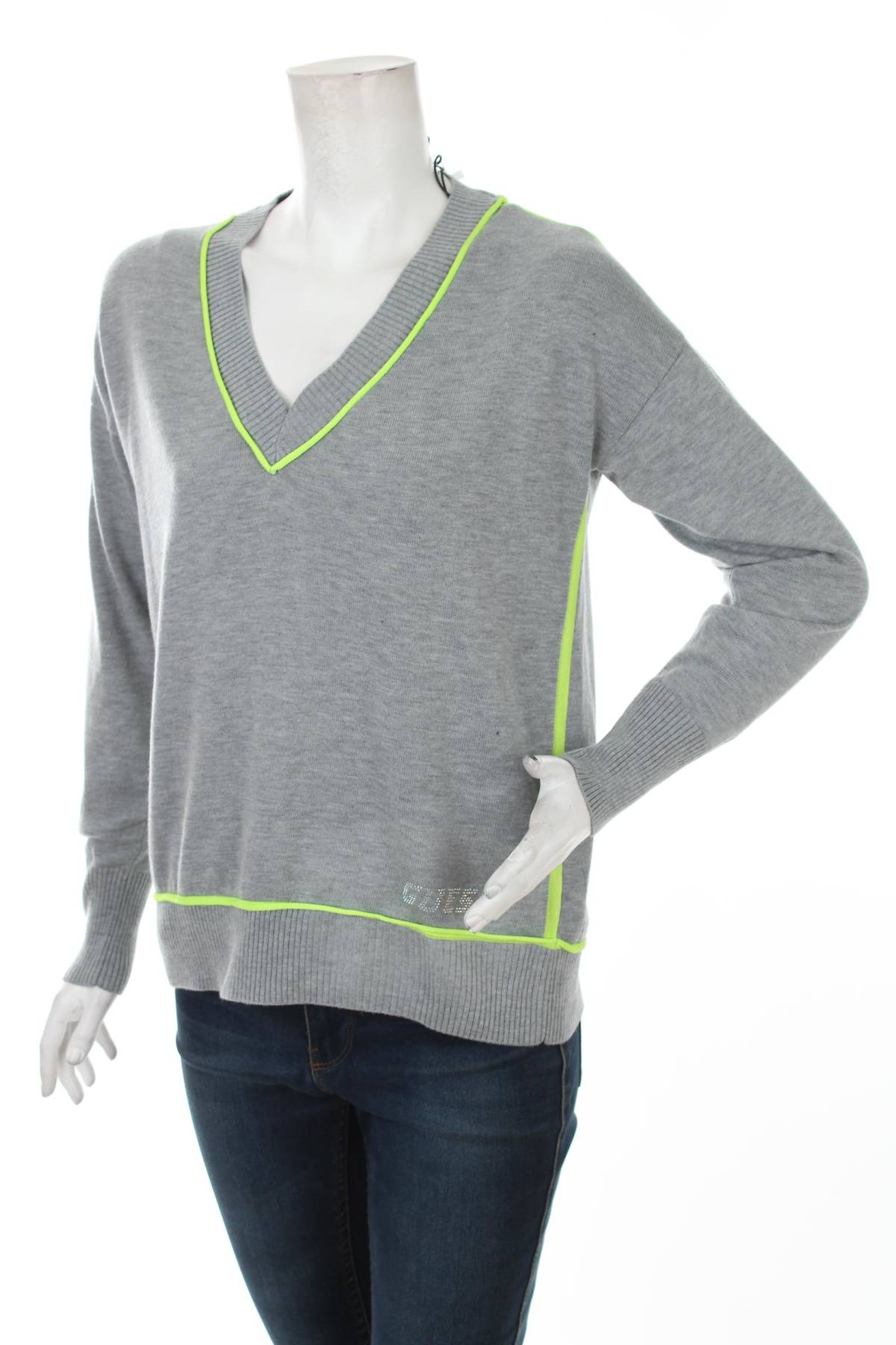 Дамски пуловер Guess1