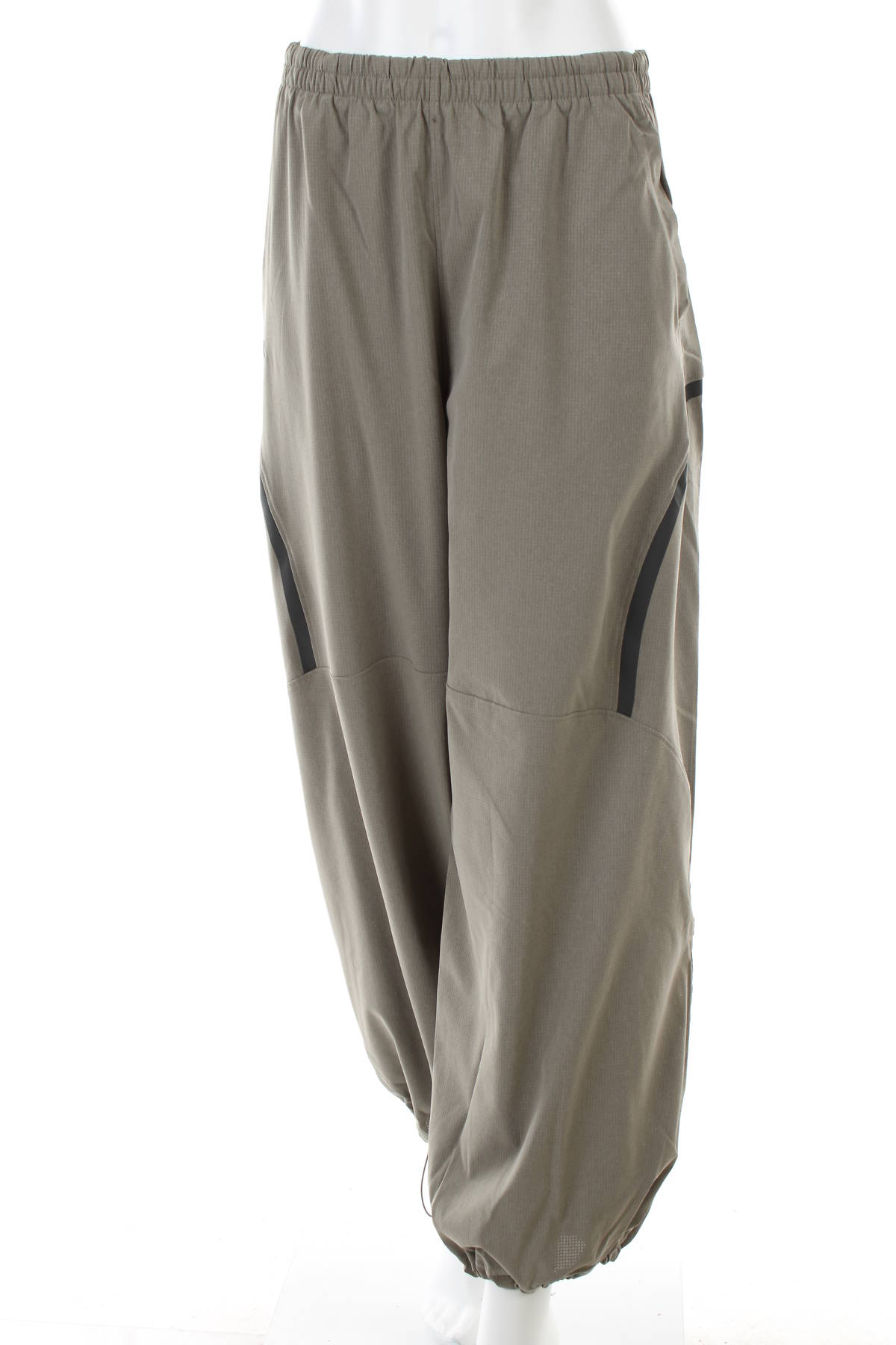 Дамско спортно долнище Under Armour1