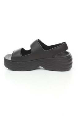 Σανδάλια Crocs2