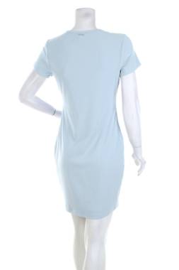 Φορέματα Guess2