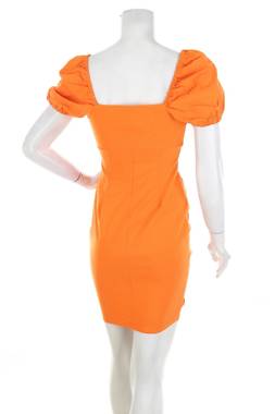 Рокля Boohoo2