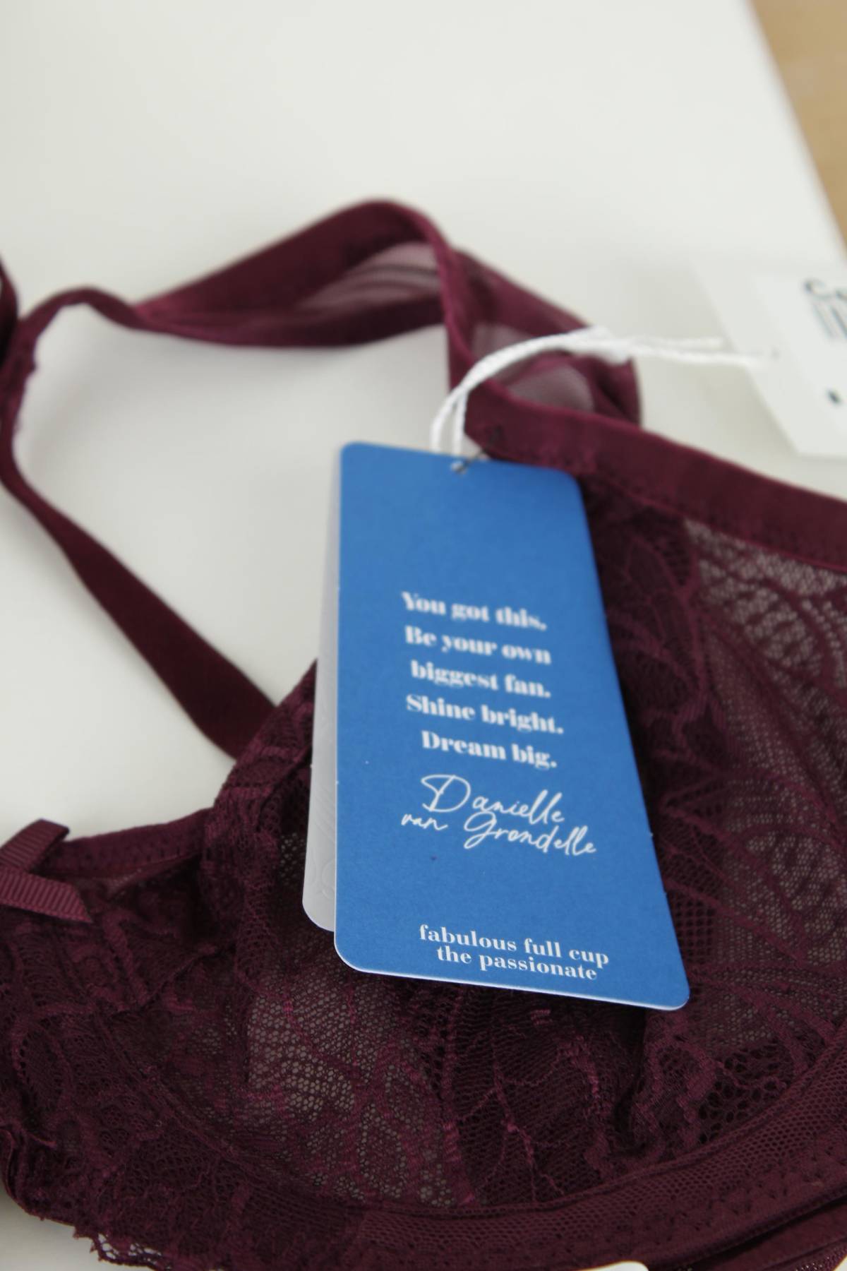 Сутиен Hunkemoller3