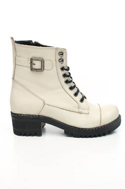 Дамски боти Step Glam1