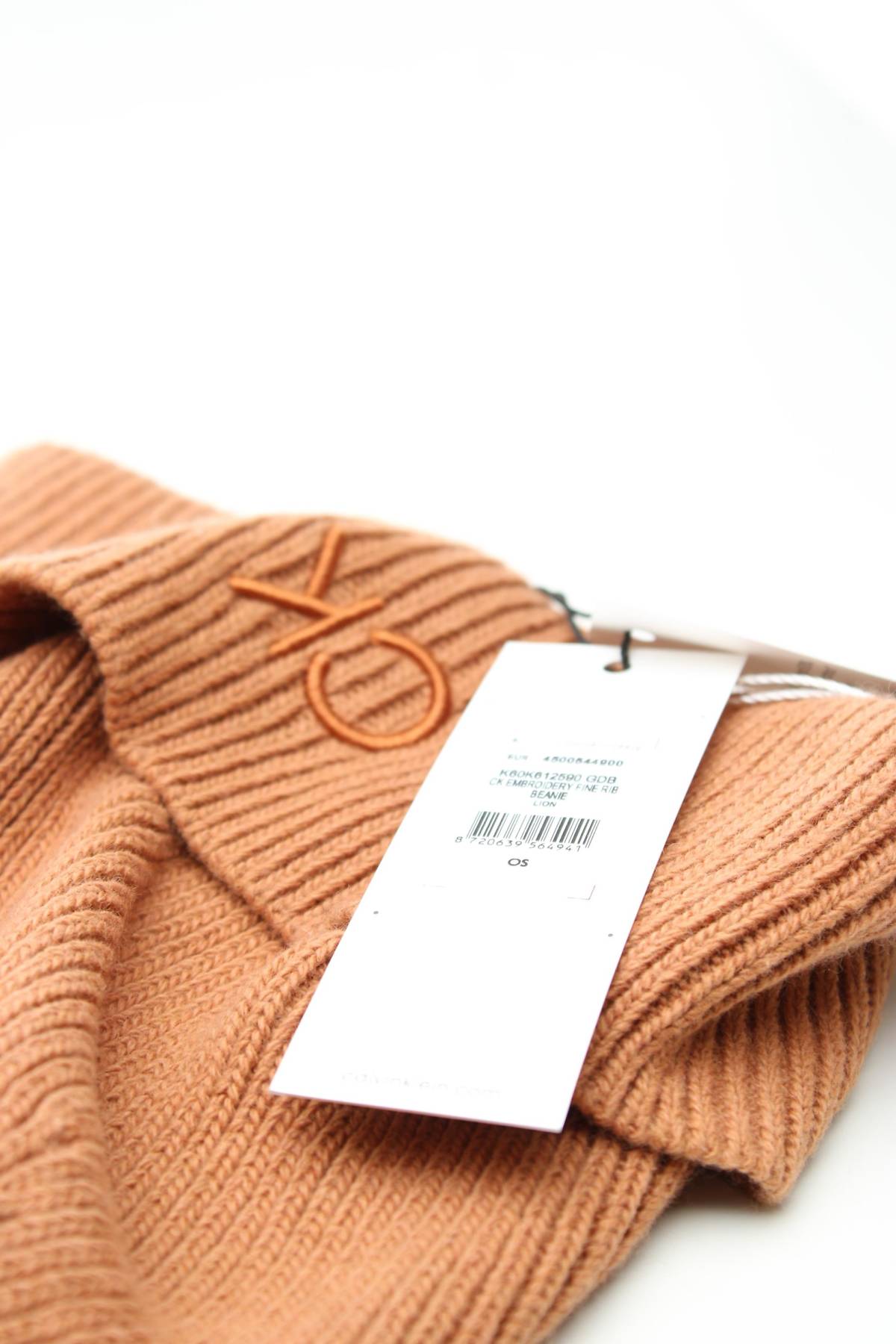 Шапка Calvin Klein3