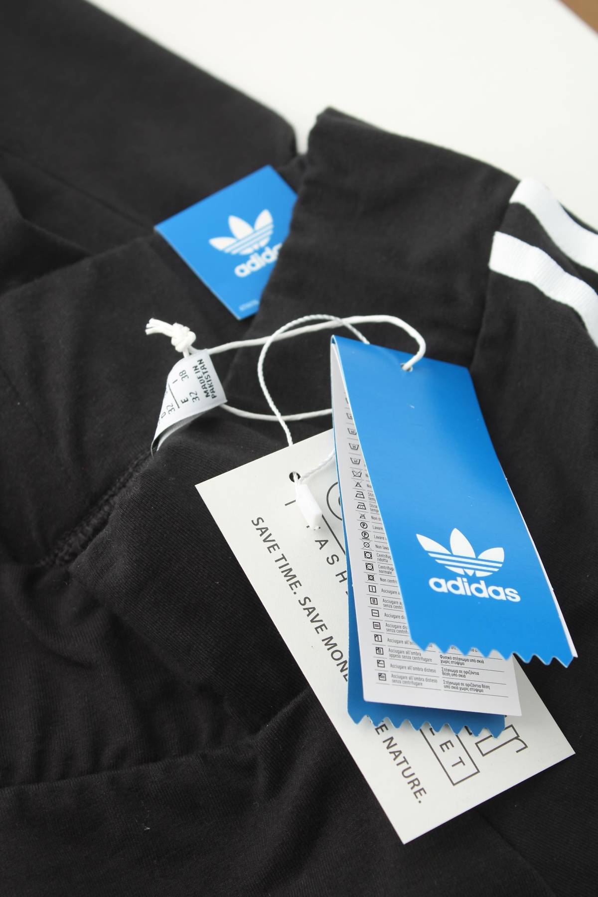 Дамски спортен клин Adidas Originals3 - Contour.bg Дамски спортен клин Adidas Originals3