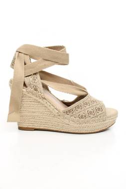 Σανδάλια Guess1