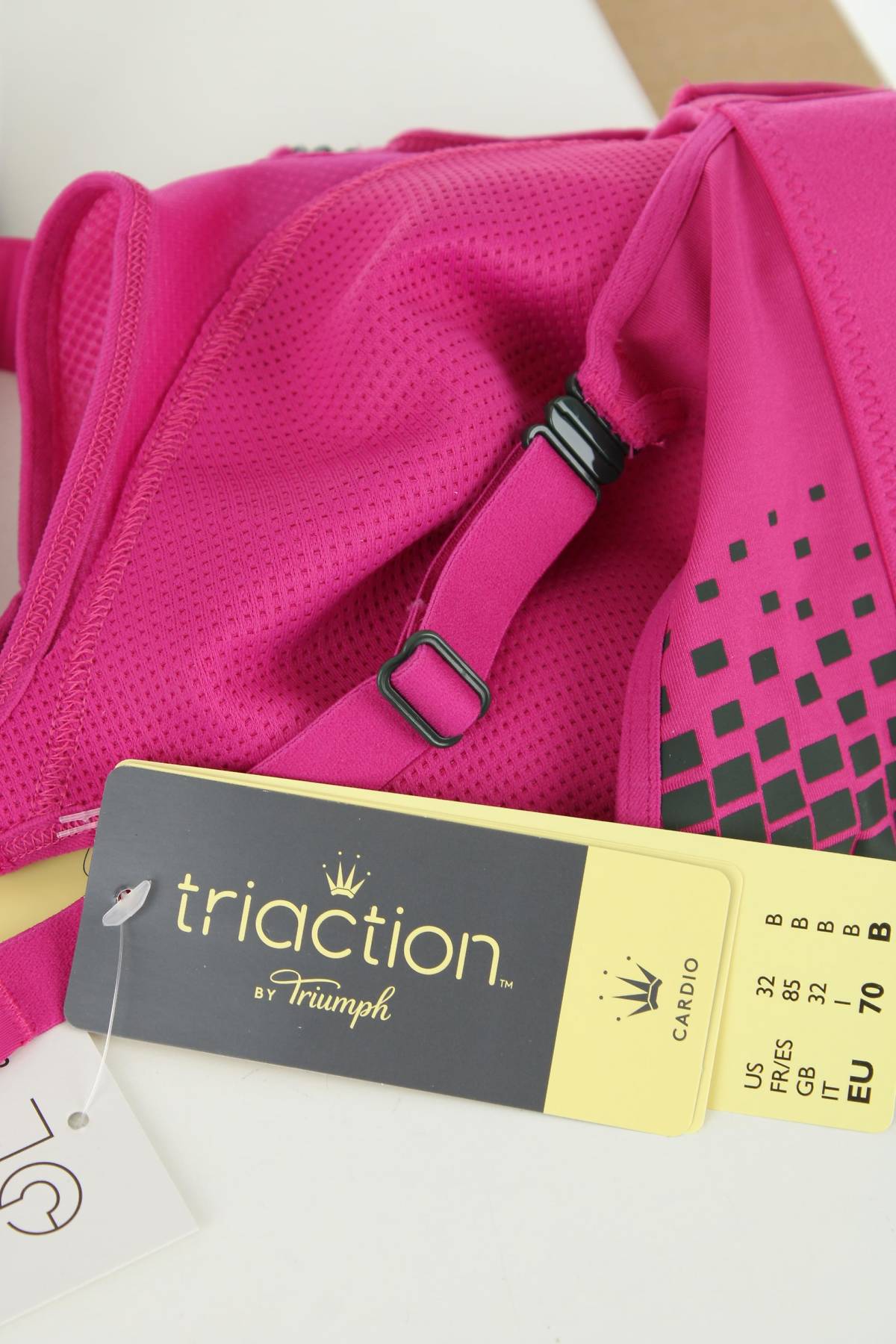 Спортен сутиен Triumph Triaction3 - Contour.bg Спортен сутиен Triumph Triaction3