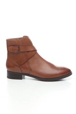 Γυναικεία μποτάκια Clarks1