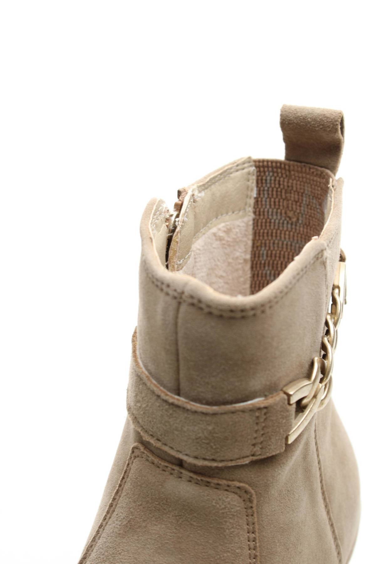 Γυναικεία μποτάκια Tamaris5