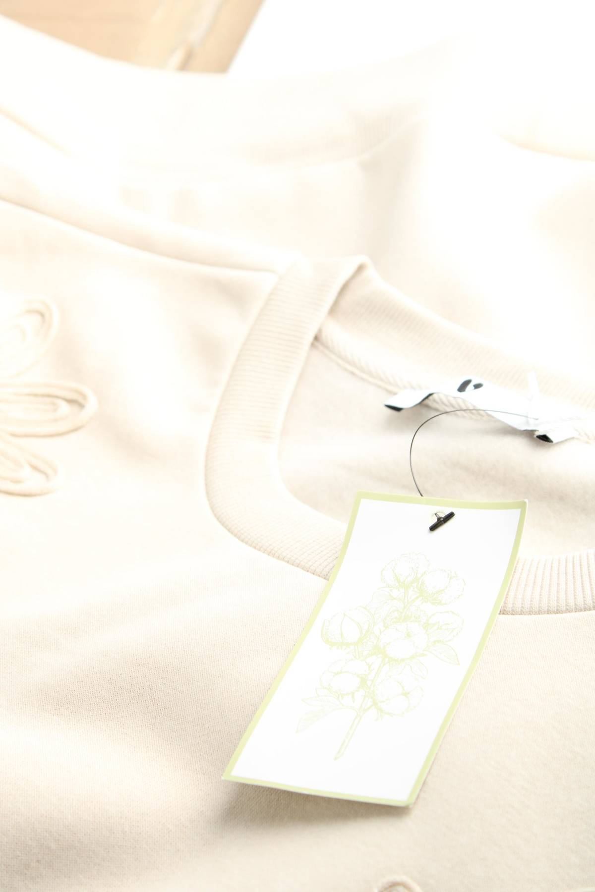 Дамска блуза V by Very3 - Contour.bg Дамска блуза V by Very3