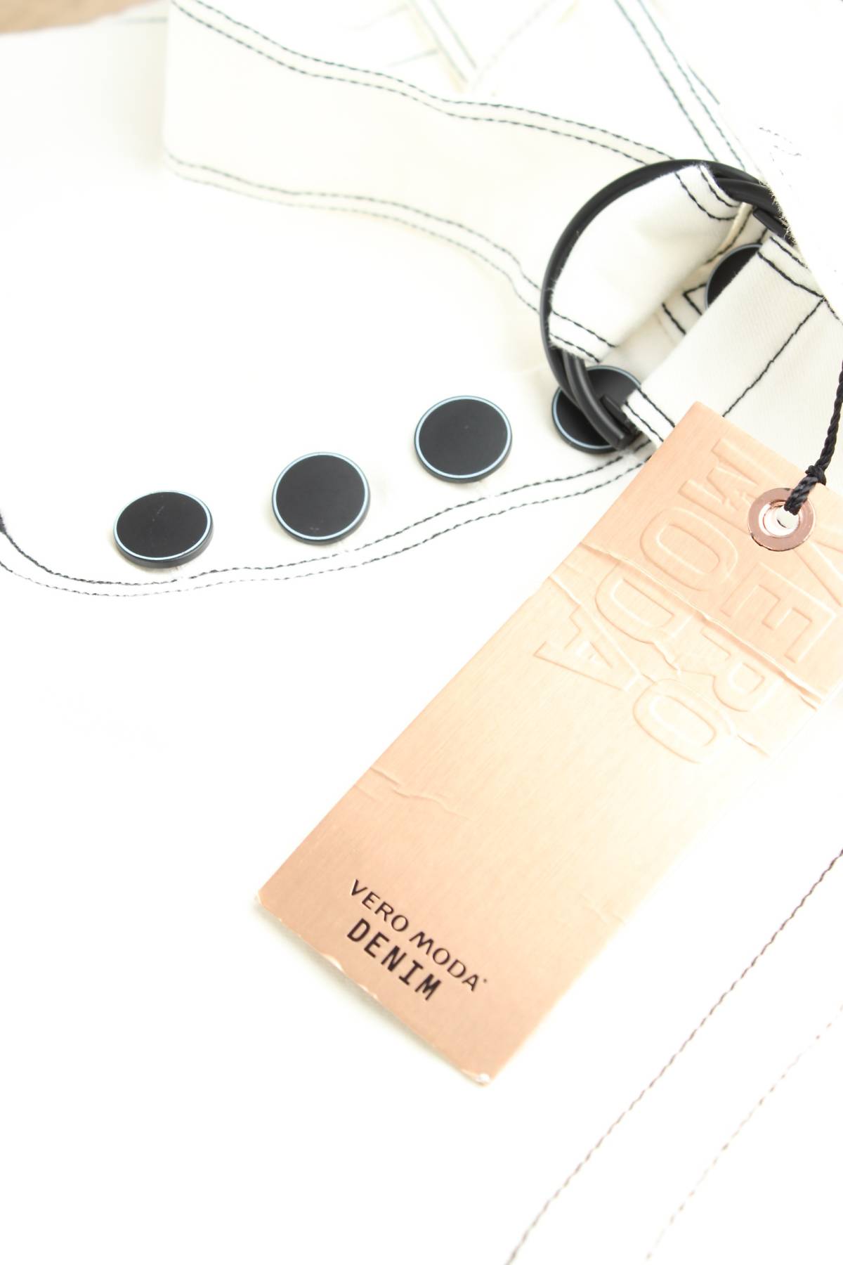 Γυναικείο σορτσάκι Vero Moda3