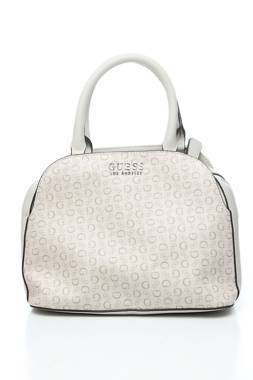 Дамска кожена чанта Guess1