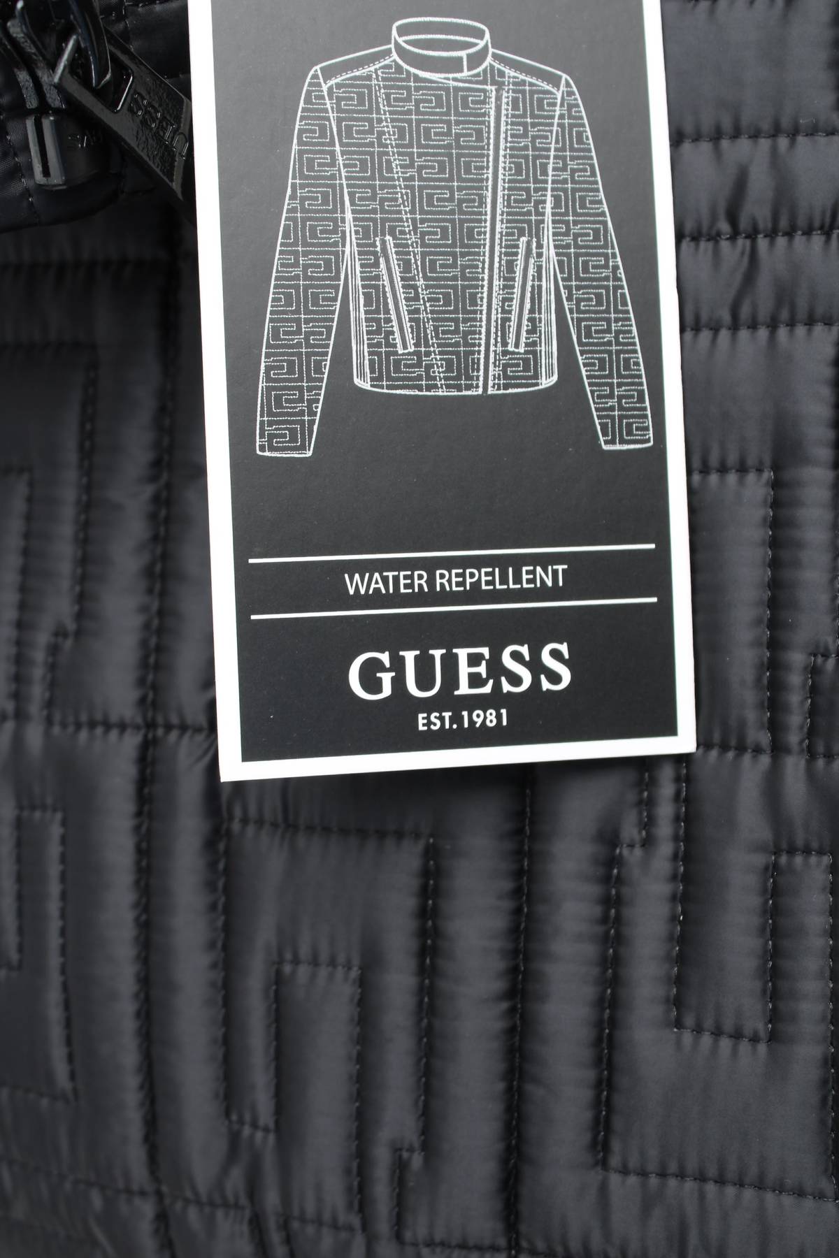 Дамско яке Guess4