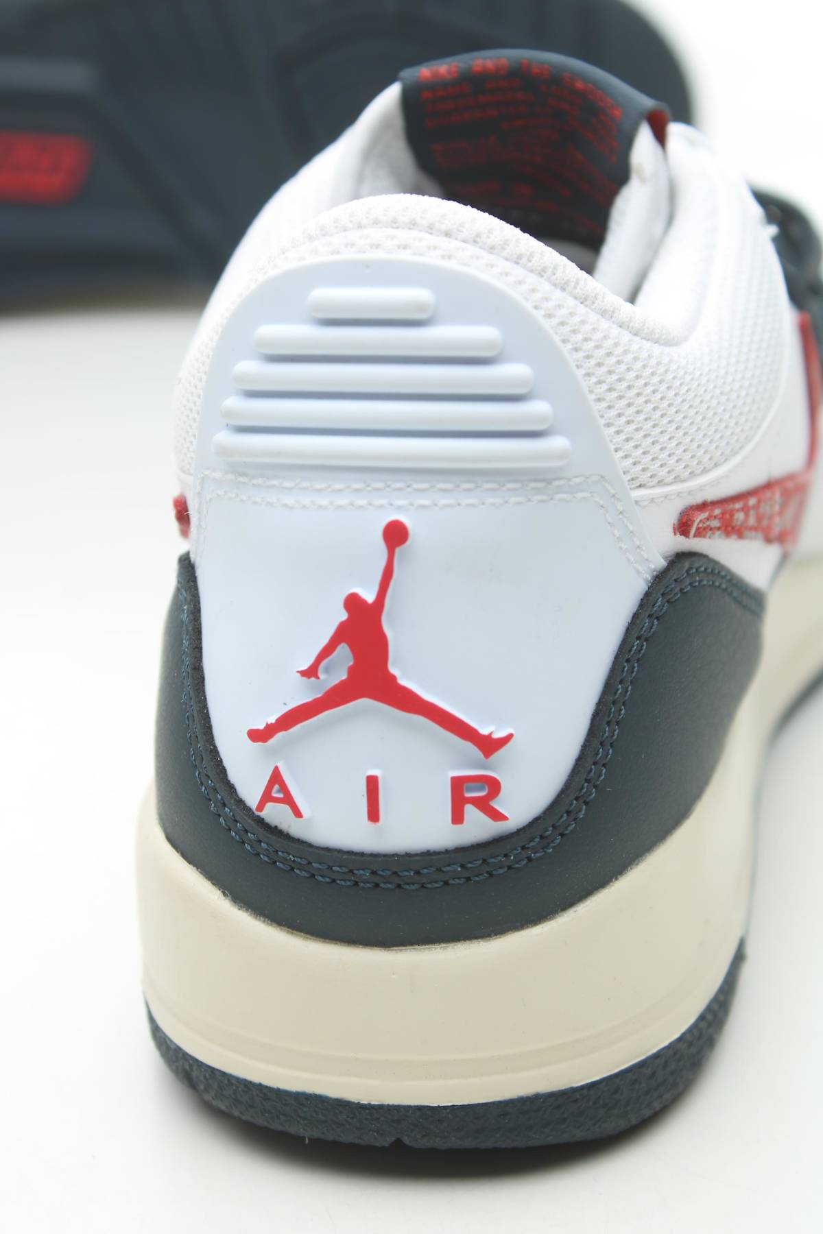 Детски кецове Nike Jordan5 - Contour.bg Детски кецове Nike Jordan5