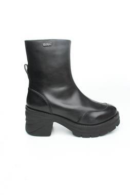 Дамски боти Kickers1