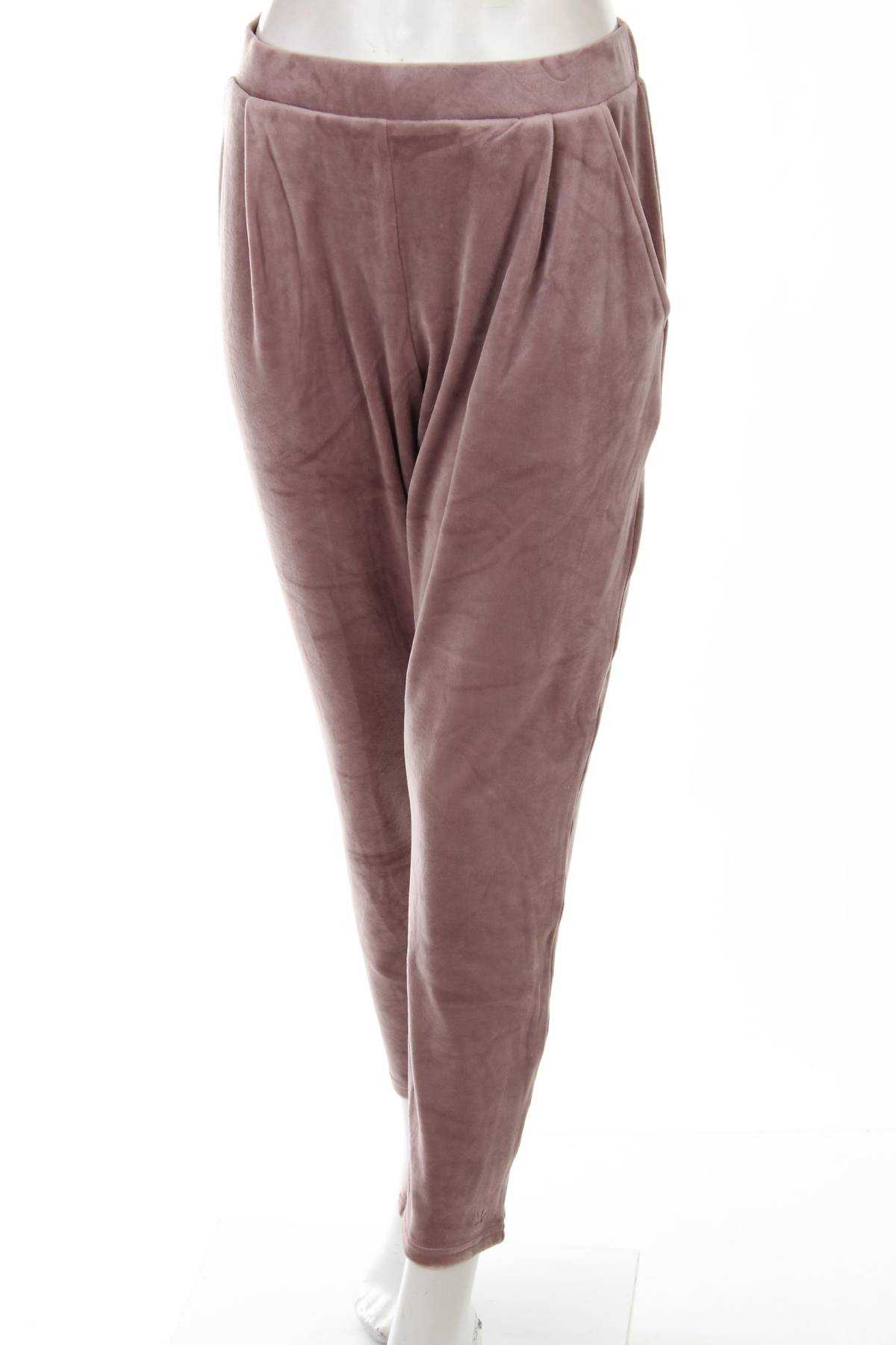 Домашно облекло Triumph1 - Contour.bg Домашно облекло Triumph1