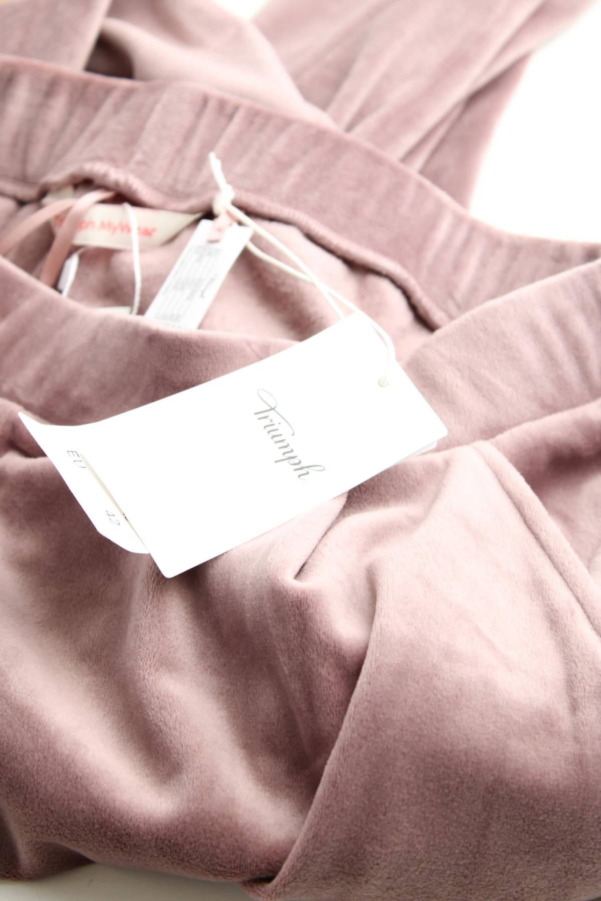 Домашно облекло Triumph3 - Contour.bg Домашно облекло Triumph3