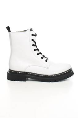 Дамски боти Tamaris1