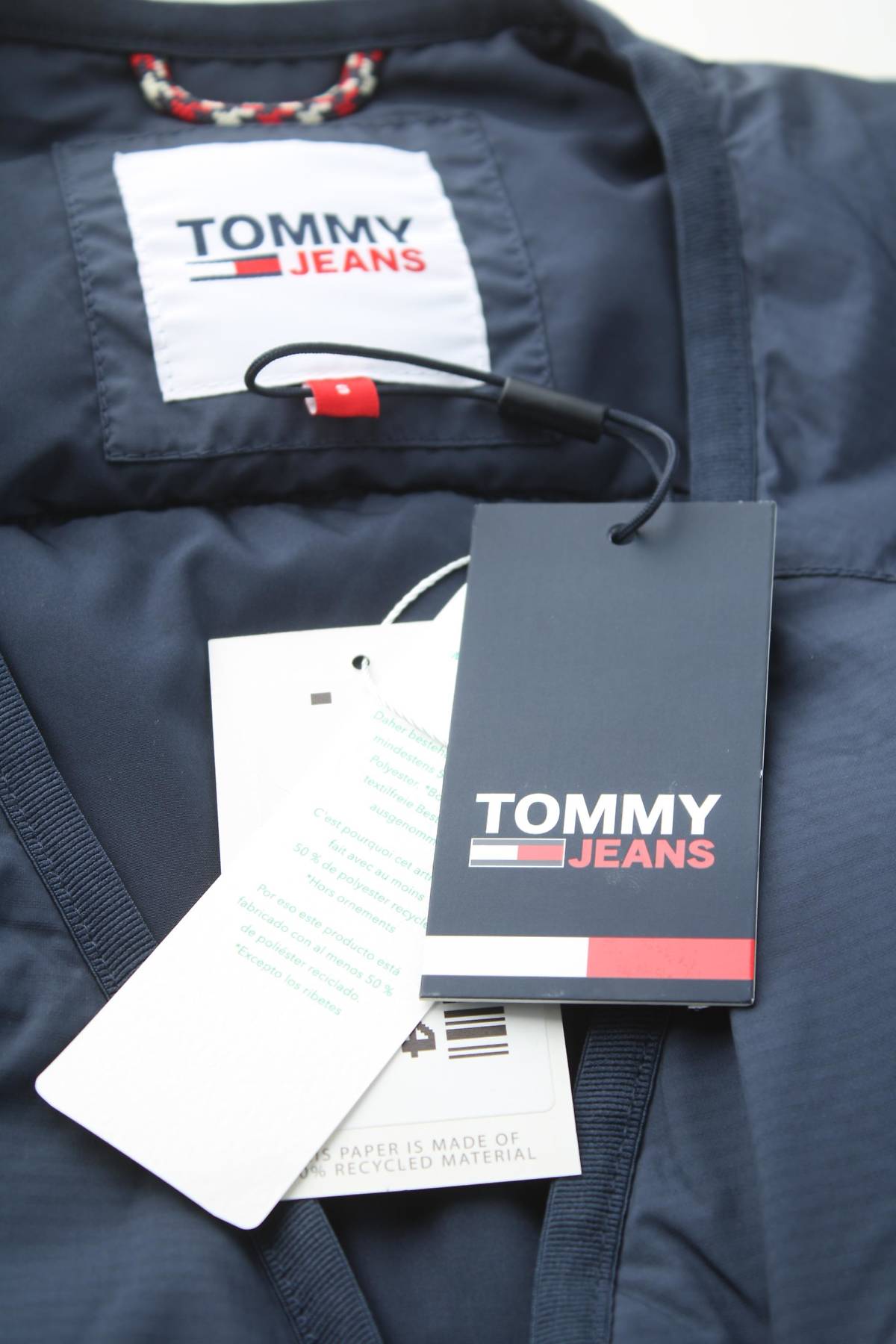 Мъжки елек Tommy Jeans3