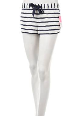 Дамски къс панталон Juicy Couture1 - Contour.bg Дамски къс панталон Juicy Couture1