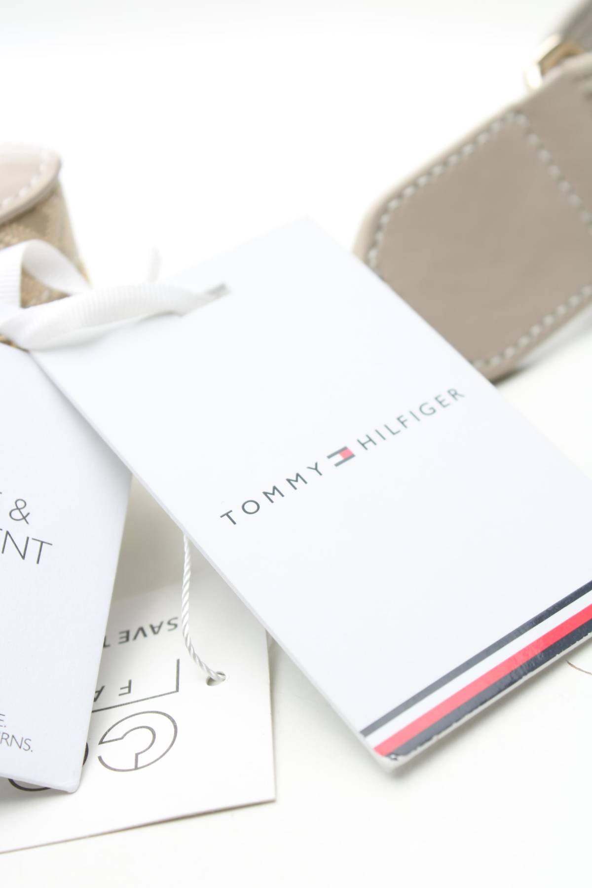Дамска кожена чанта Tommy Hilfiger4 - Contour.bg Дамска кожена чанта Tommy Hilfiger4