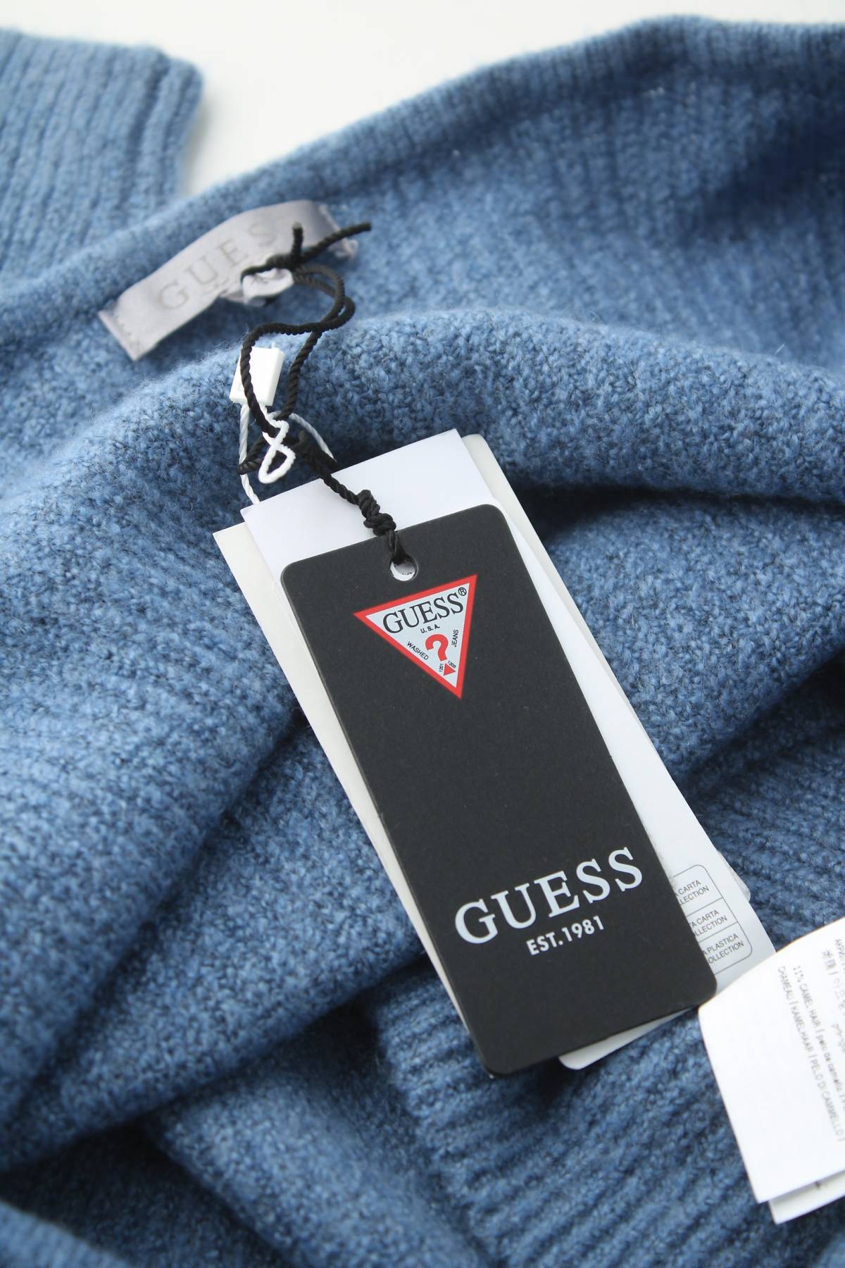 Γυναικείο πουλόβερ Guess3