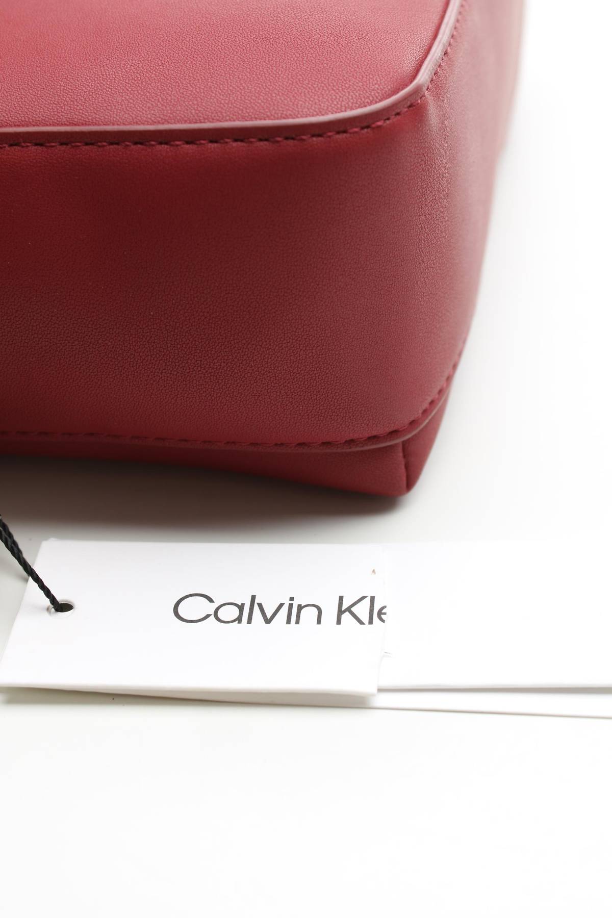 Дамска кожена чанта Calvin Klein4 - Contour.bg Дамска кожена чанта Calvin Klein4