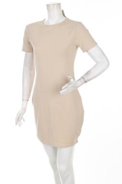 Рокля Boohoo1
